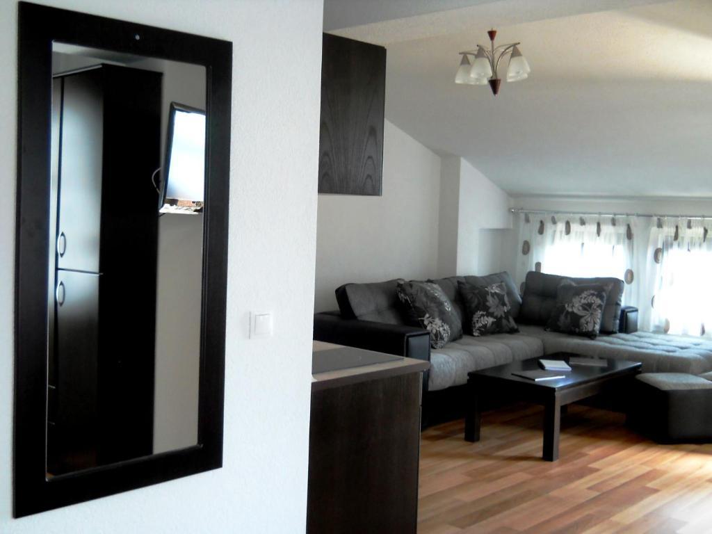 House Meri Ohrid Bilik gambar