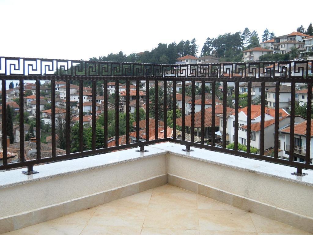 House Meri Ohrid Bilik gambar