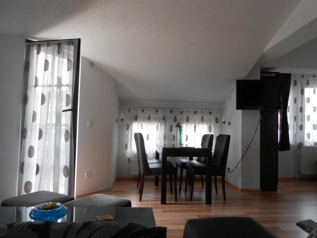 House Meri Ohrid Bilik gambar