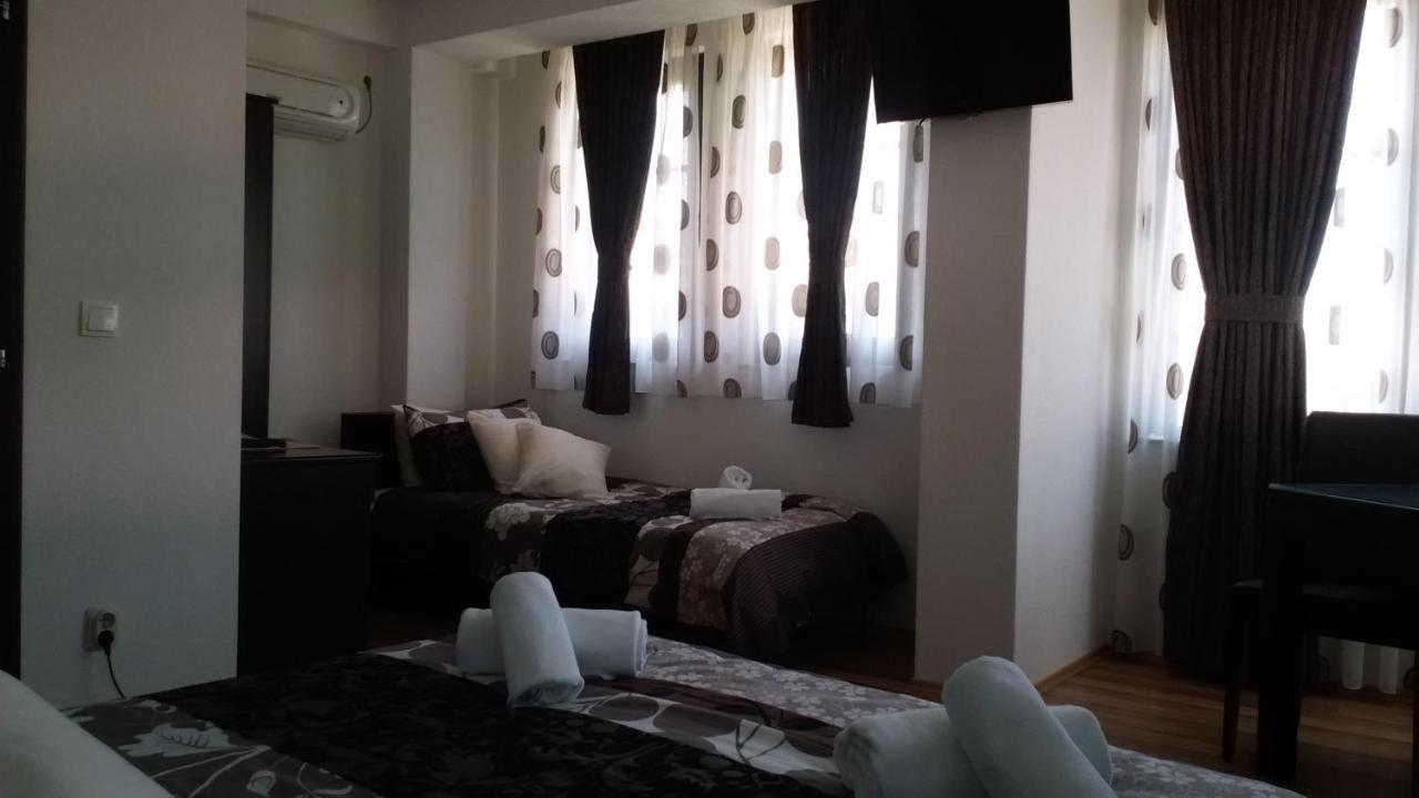 House Meri Ohrid Bilik gambar