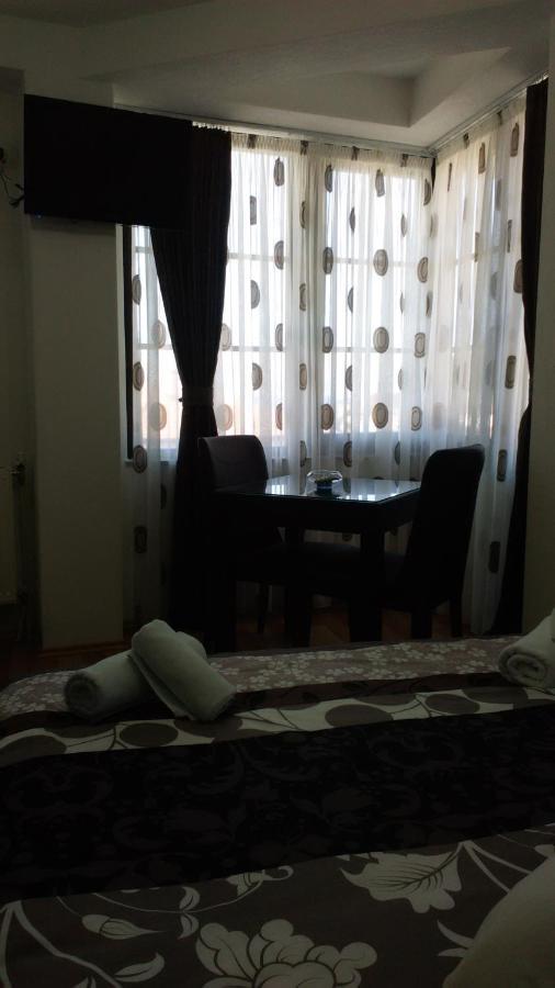 House Meri Ohrid Bilik gambar