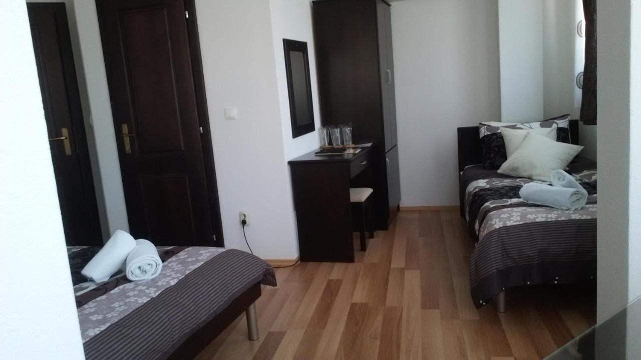 House Meri Ohrid Bilik gambar