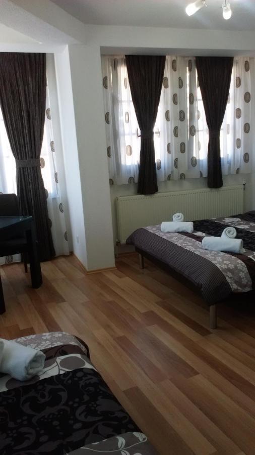 House Meri Ohrid Bilik gambar